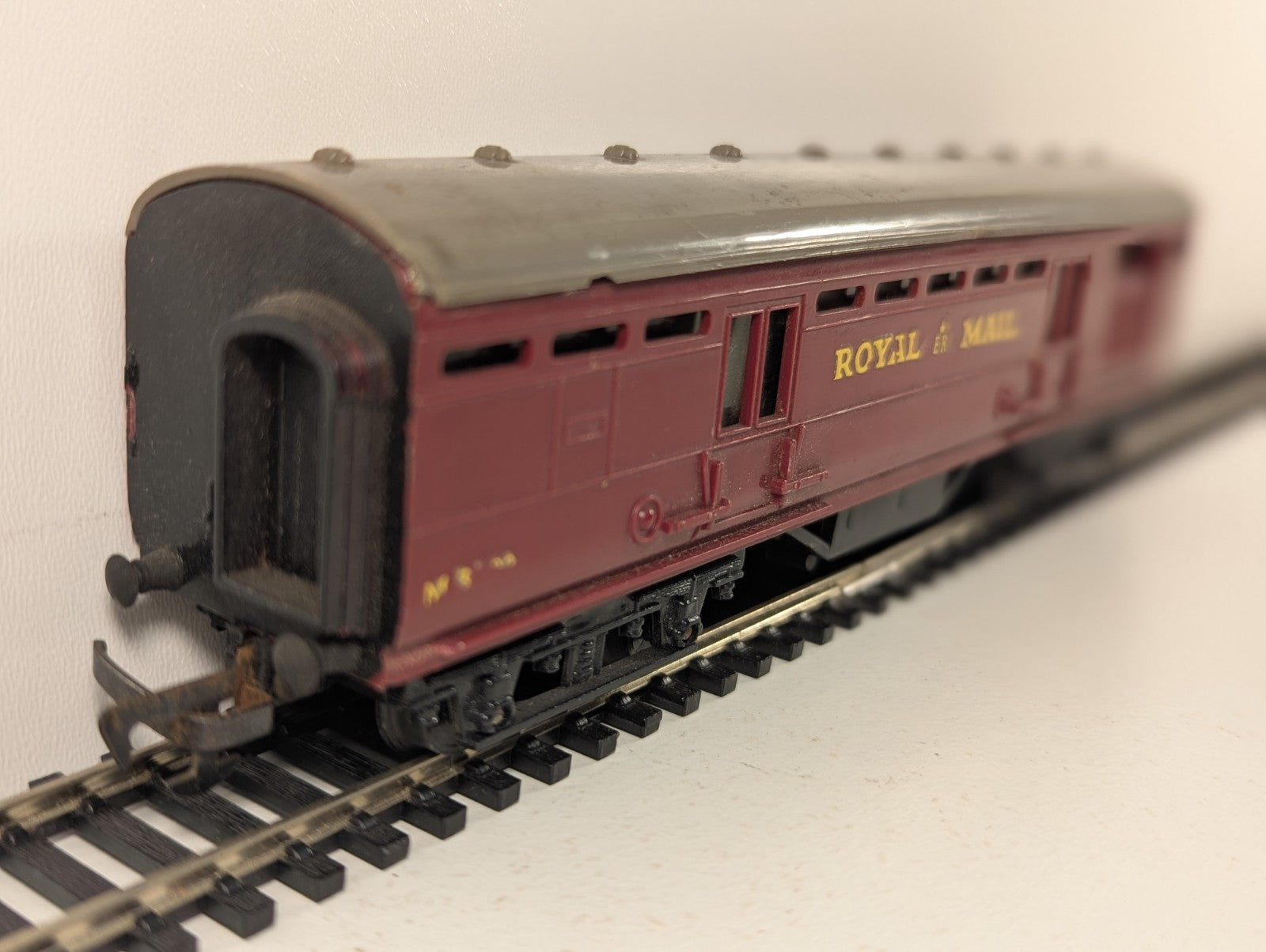 Tri-ang R23 OO Gauge Operating Royal Mail Coach