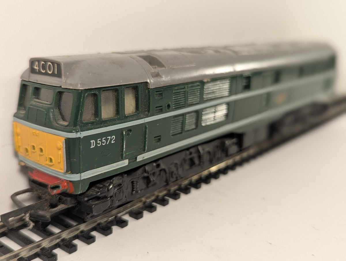 Tri-ang OO Gauge Class 31 Diesel Locomotive D5572 BR Green R.357