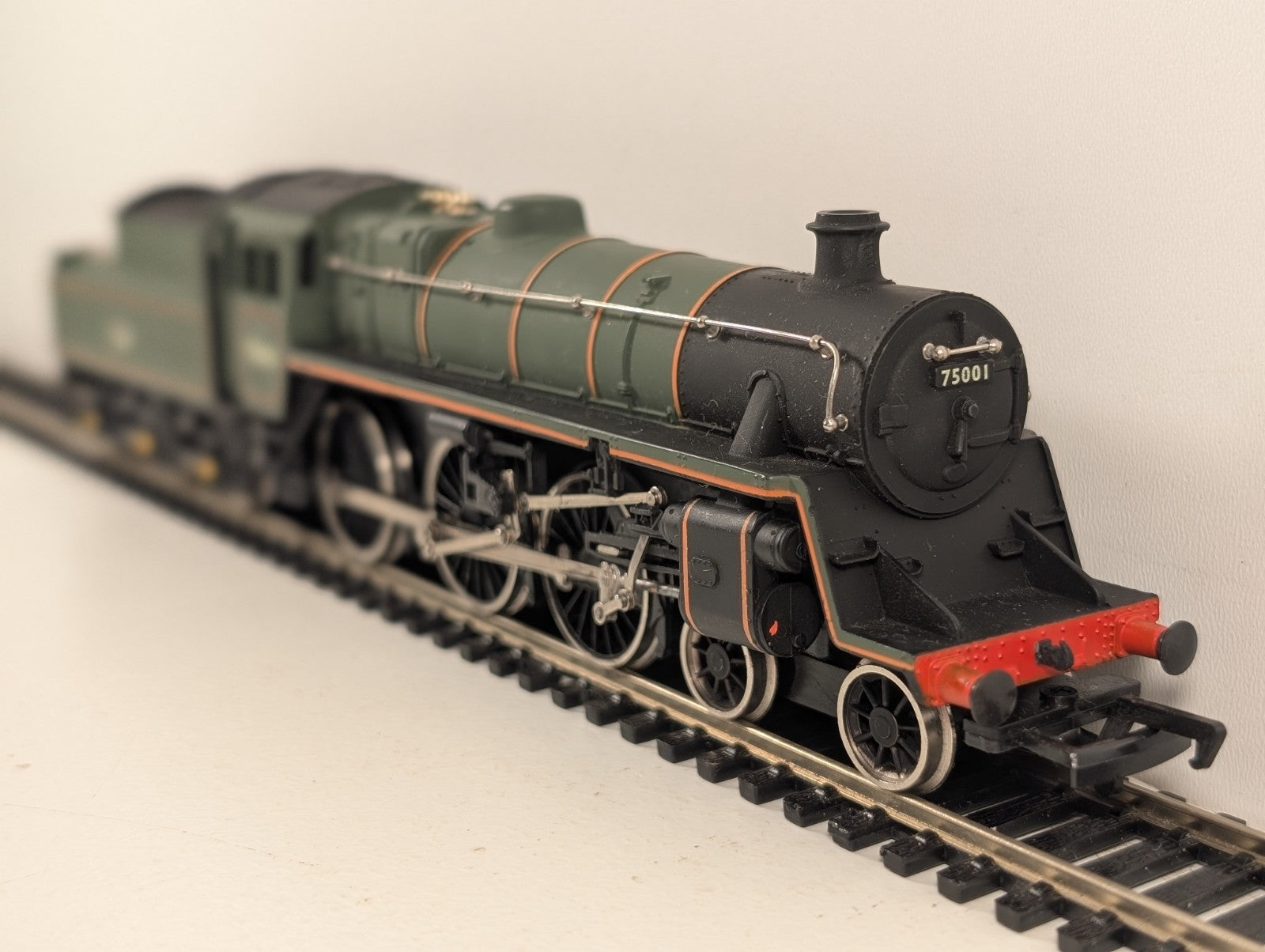 Mainline OO Gauge Standard Class 4 75001 BR Lined Green