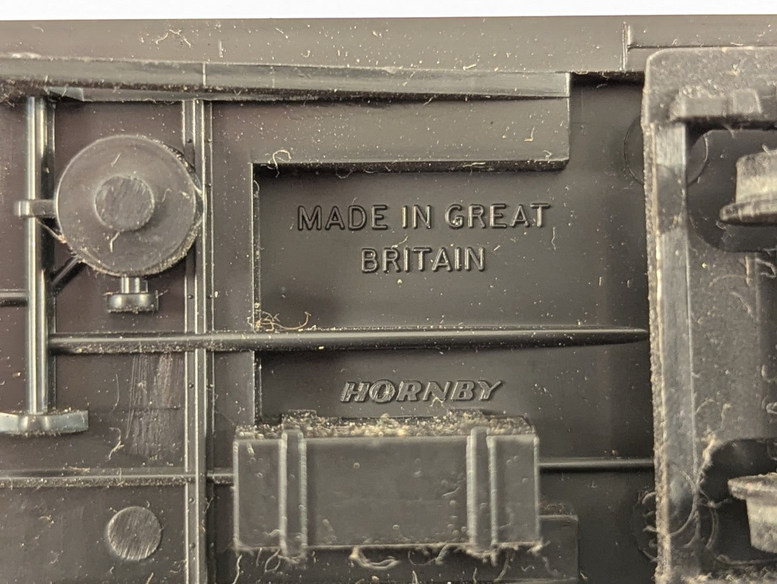Hornby OO Gauge LNER Gresley Teak Corridor Composite Coach (Repainted Roof)