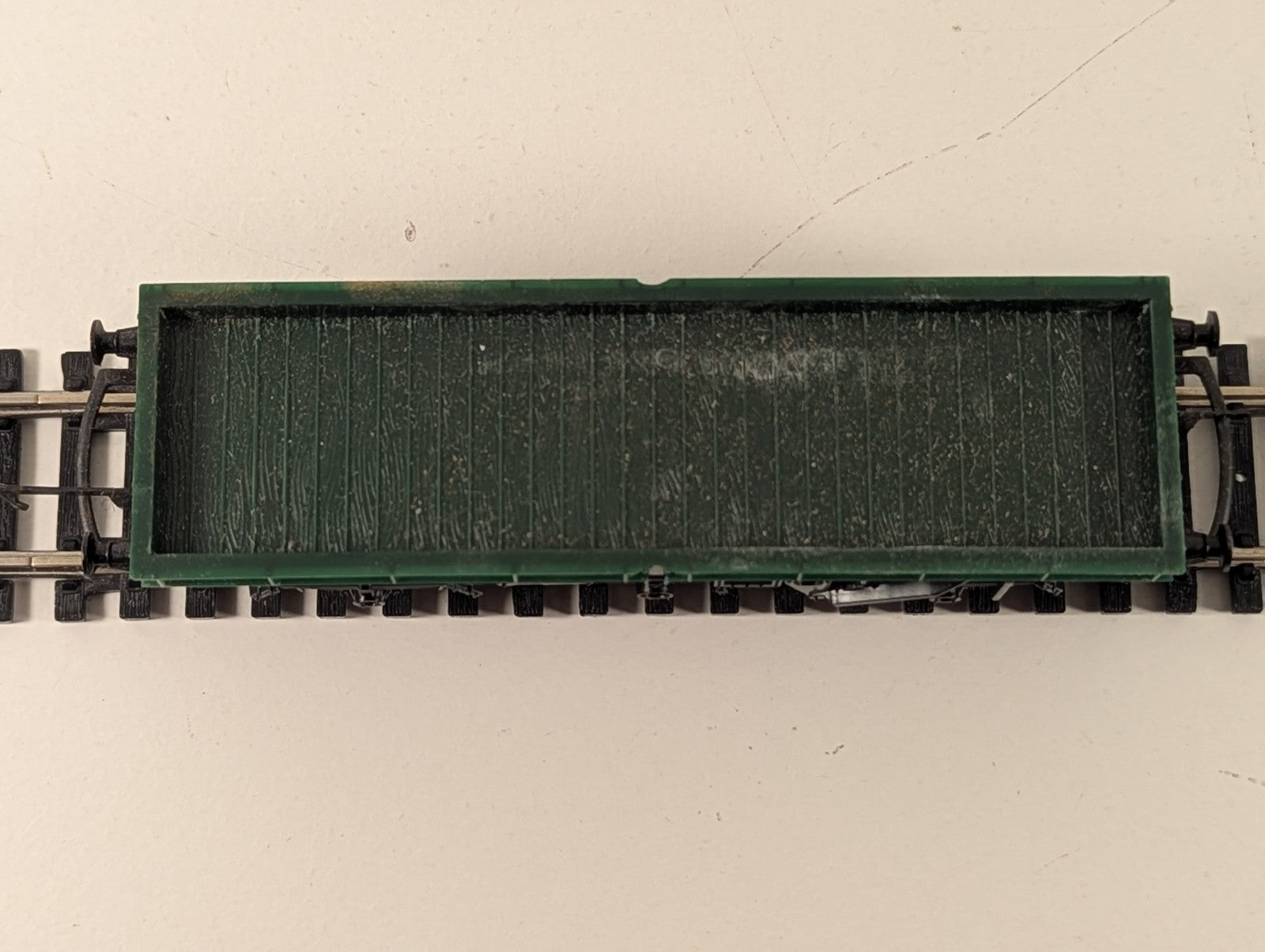 Hornby R019 OO Gauge Plate Wagon with Load – ED931972
