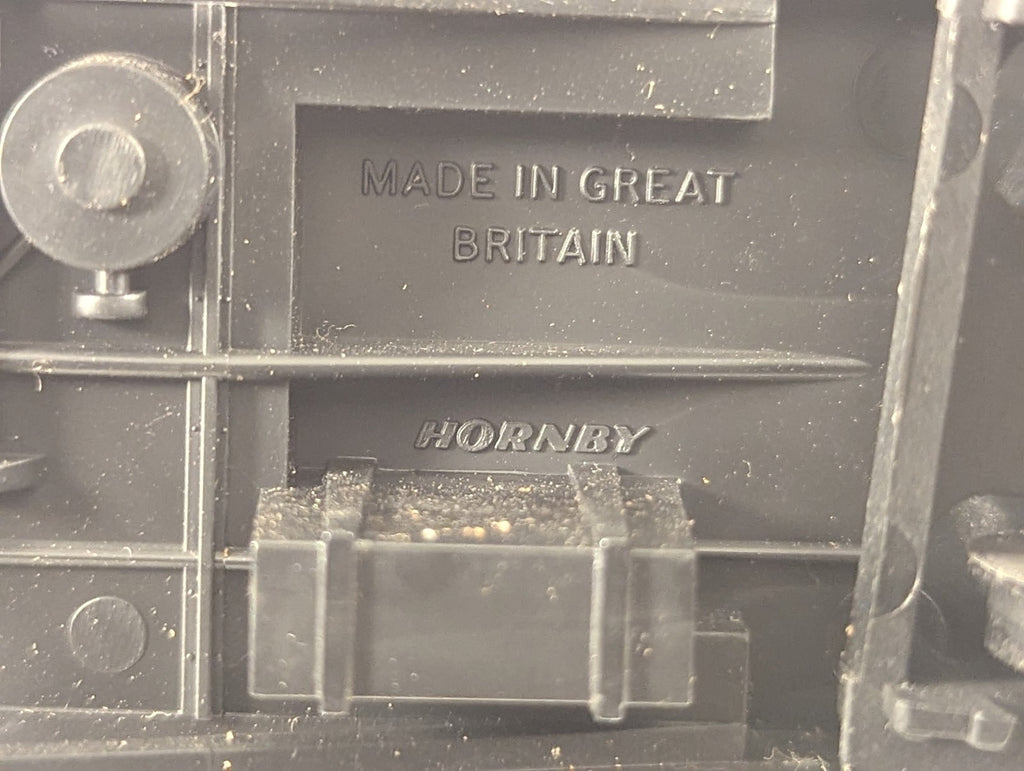 Hornby OO Gauge Gresley LNER Composite Coach Passenger Coach 22357 LNER Teak