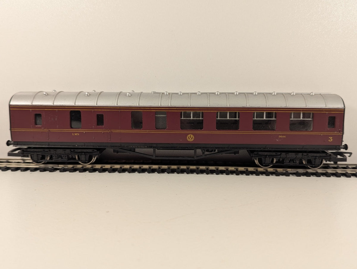 Hornby OO Gauge R475A LMS Brake Third Coach 5644 – Crimson Lake
