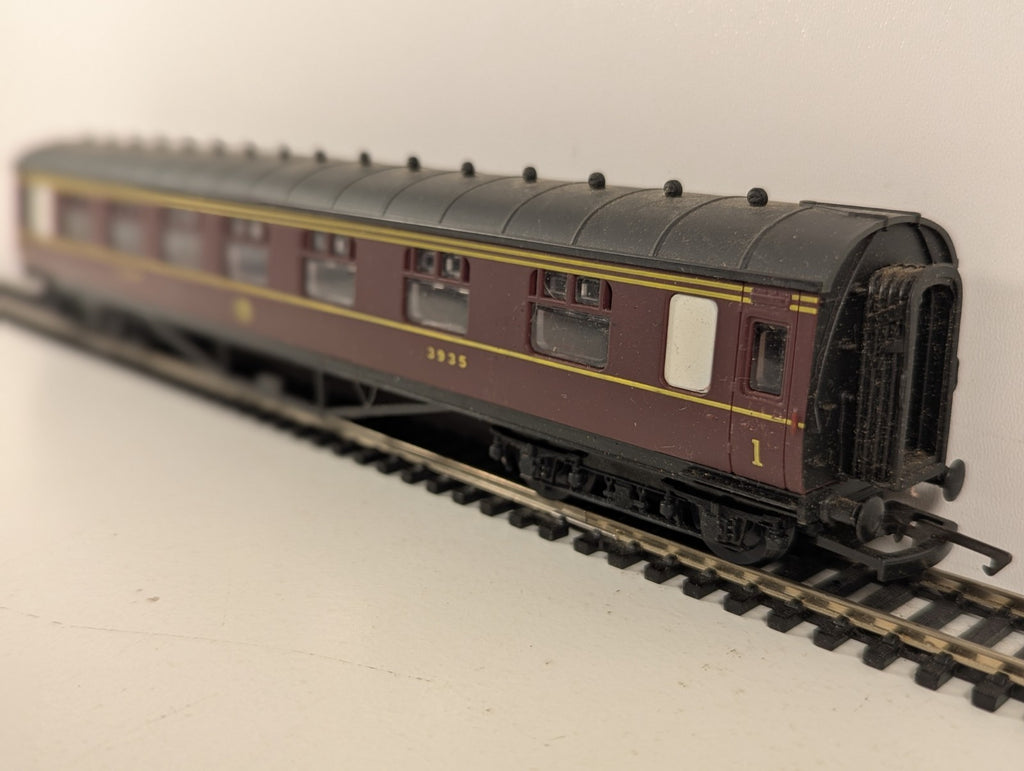 Hornby OO Gauge Class 92 Electric Locomotive Charles Dickens