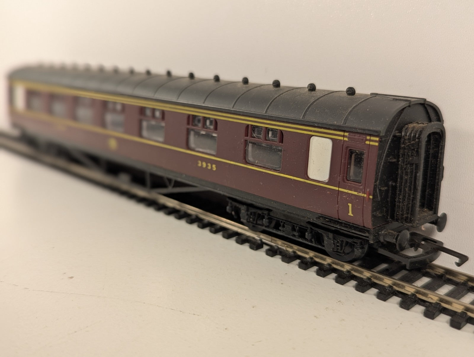 Hornby OO Gauge Class 92 Electric Locomotive Charles Dickens