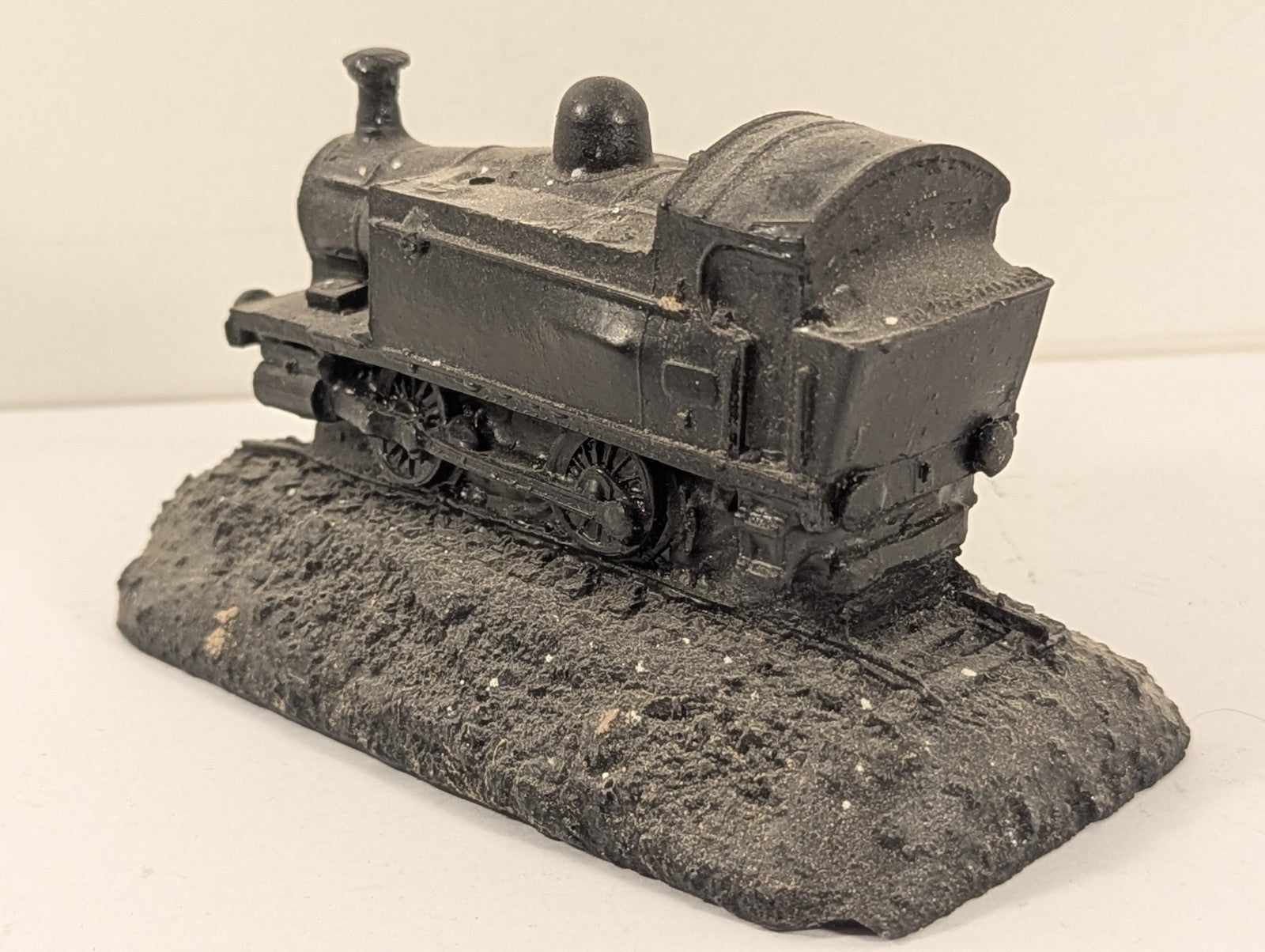Kingmaker Handmade Coal Sculpture Dock Tank Engine Ornament