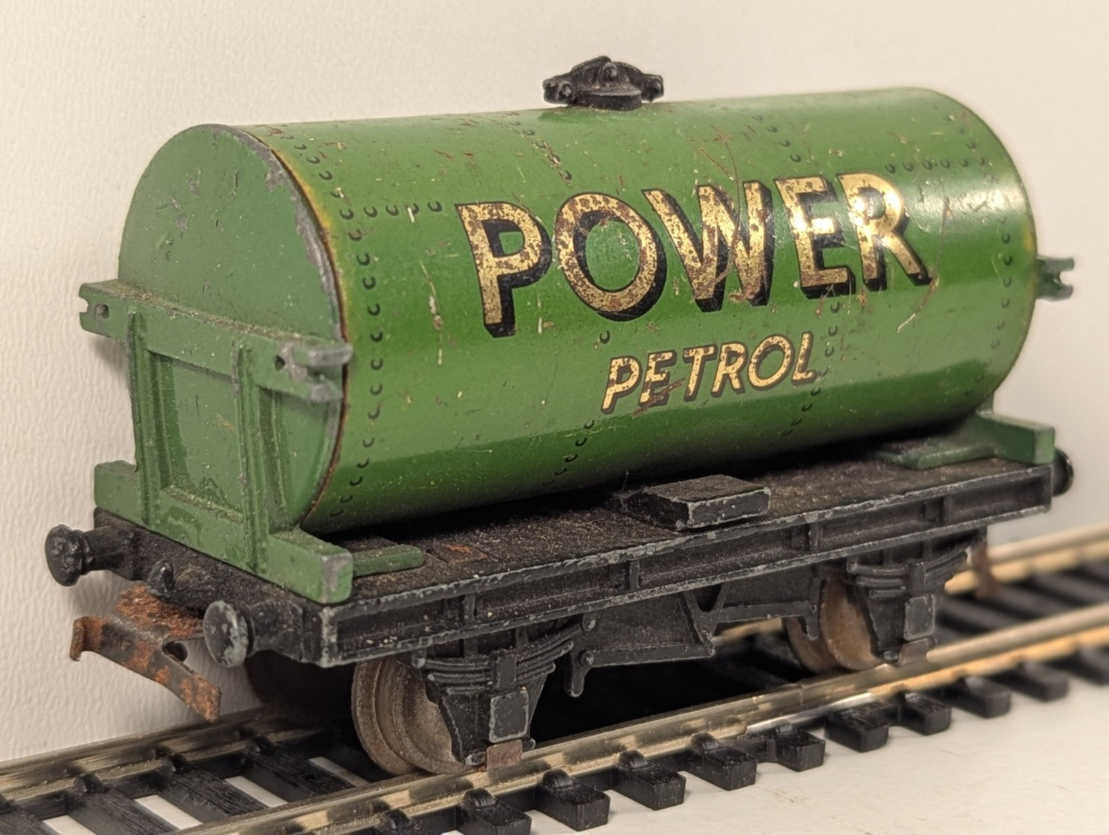 Hornby Dublo 32080 OO Gauge Green Power Petrol Tank Wagon