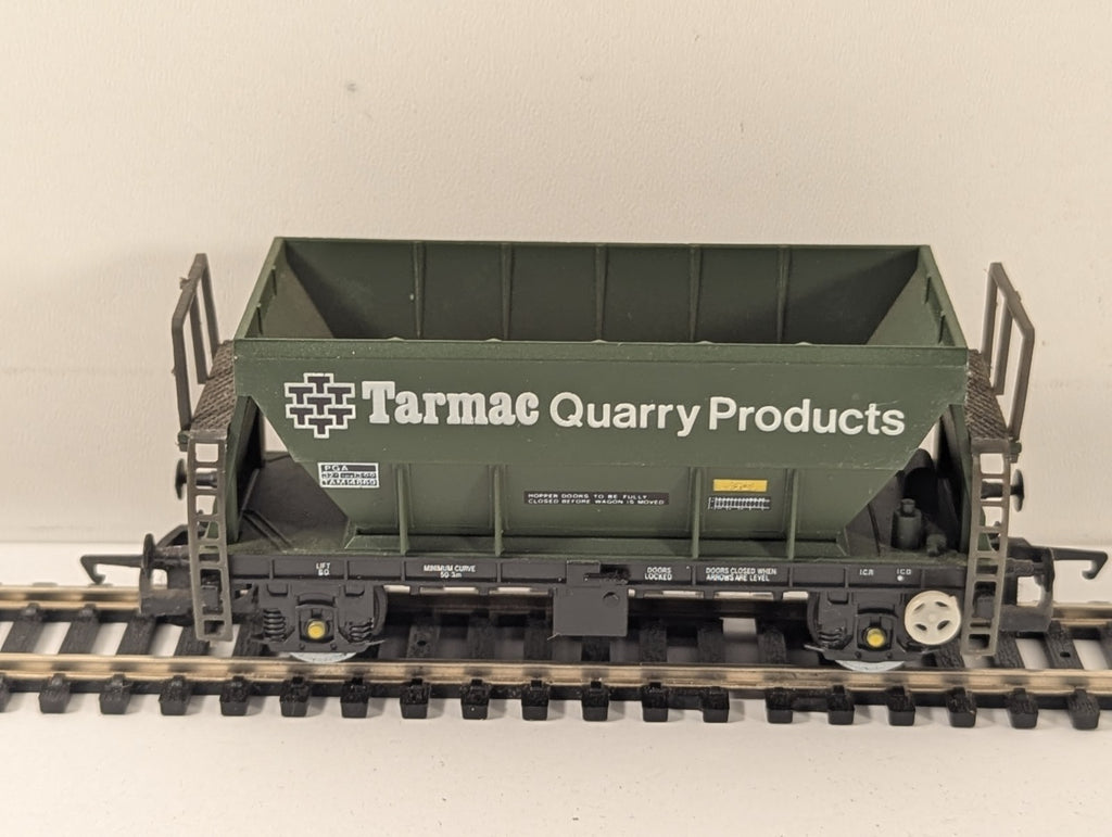 Hornby R002 PGA Tarmac Quarry Products Aggregate Hopper Wagon OO Gauge