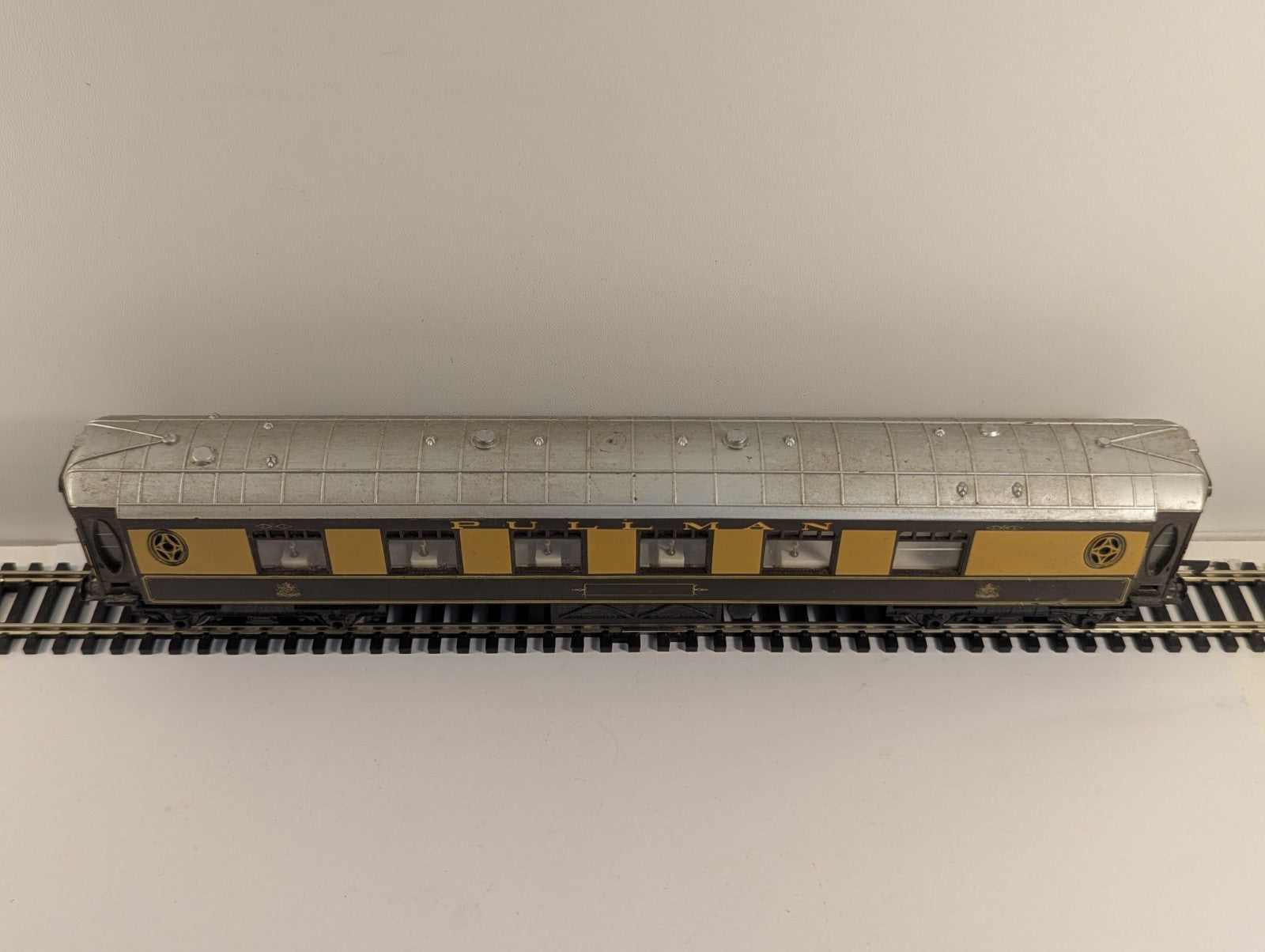 Hornby OO Gauge Pullman Parlour Coach