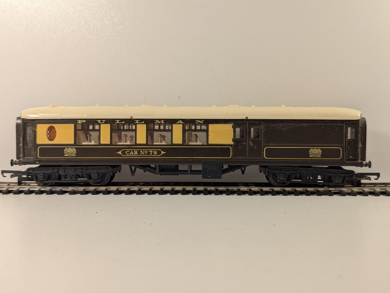 Tri-ang OO Gauge Pullman Brake Coach Passenger Coach Car No. 79