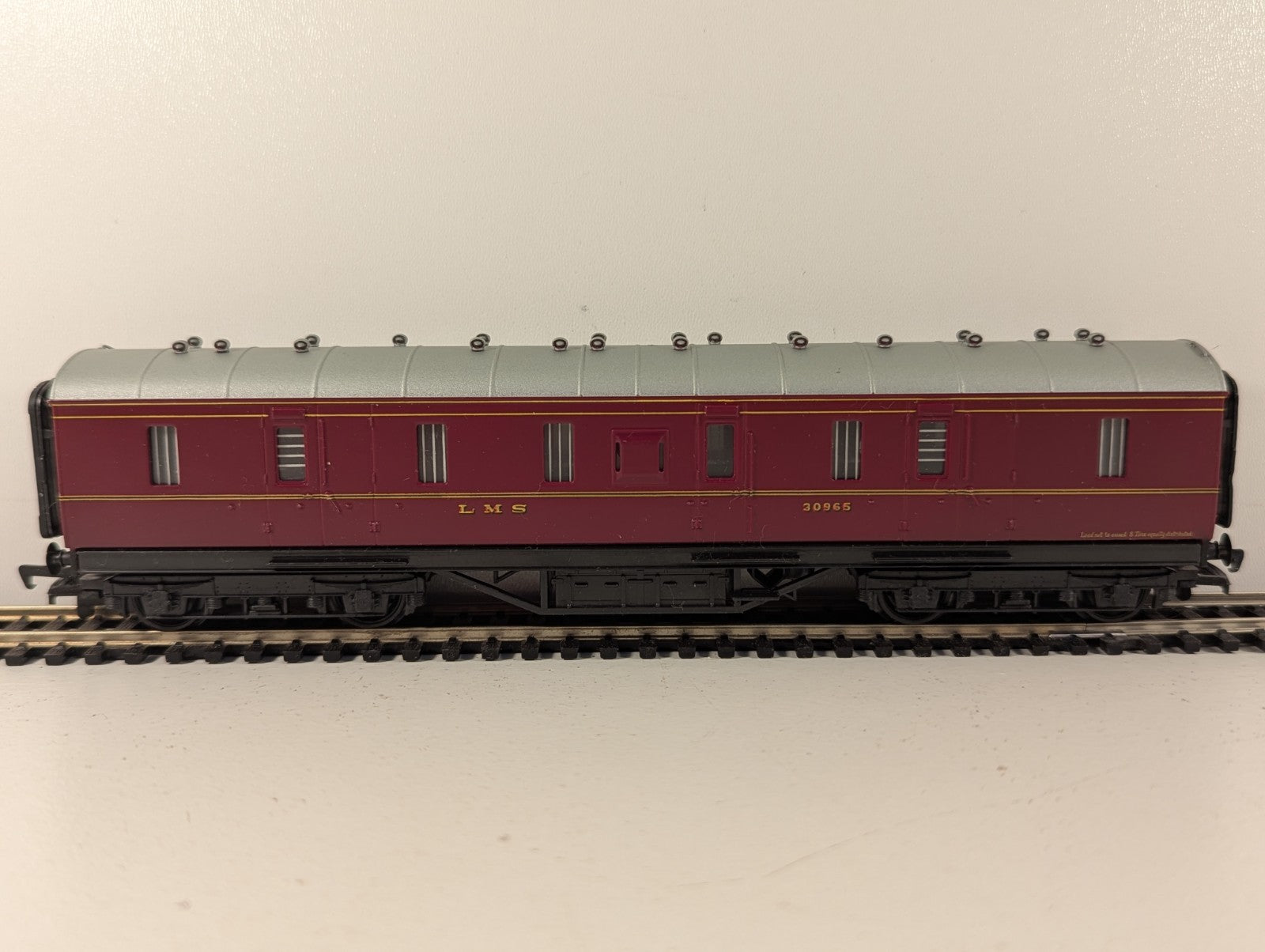 Mainline 37118 LMS 50ft Parcels Van OO Gauge - Boxed