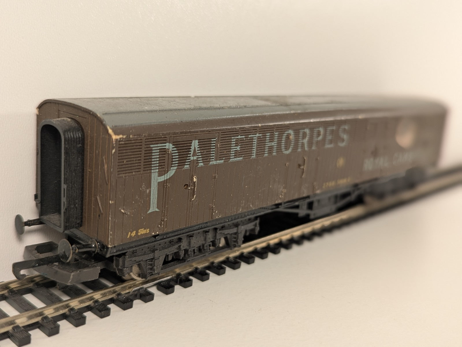 Lima OO Gauge GWR Siphon G “Palethorpes Royal Cambridge” Parcel Van