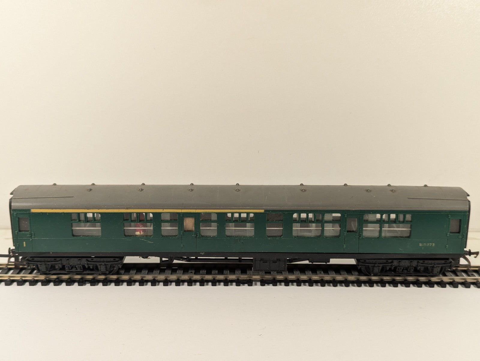 Tri-ang Railways R220 OO Gauge BR Southern Green Brake 2nd Coach