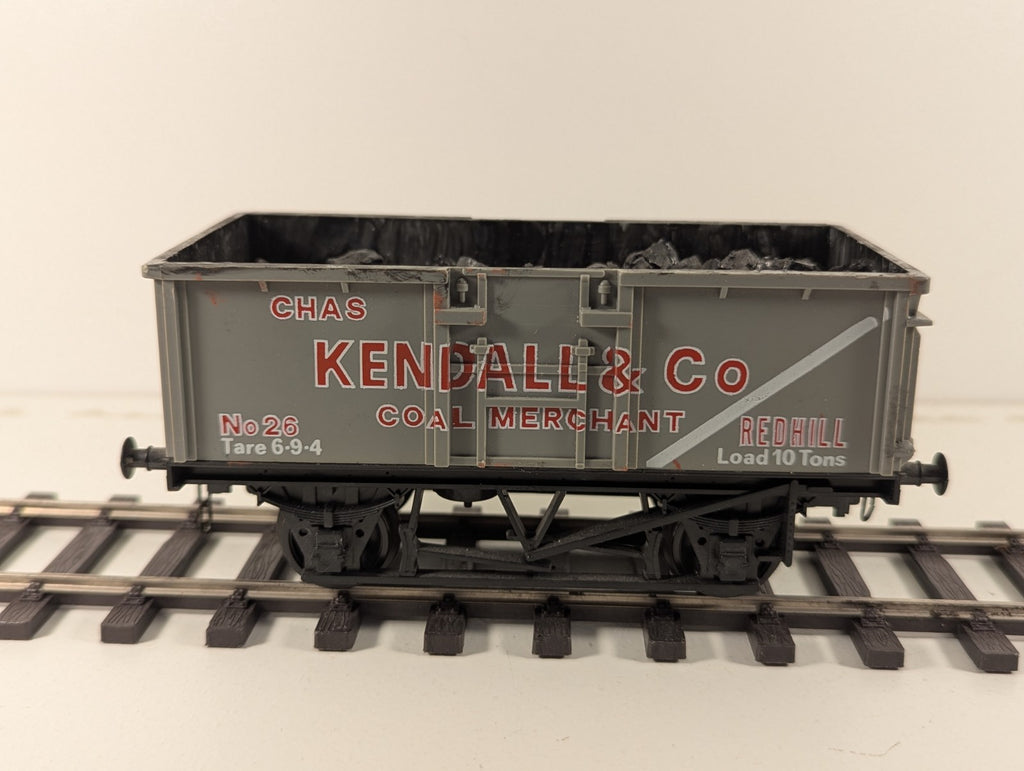 Lima L316730 16-ton steel mineral wagon 'Kendall & Co Livery chain coupling