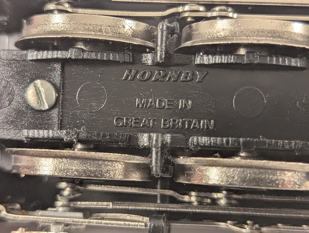 Hornby R315 OO Gauge LMS Class 8F 2-8-0 Steam Loco 8193 - Wrong Tender