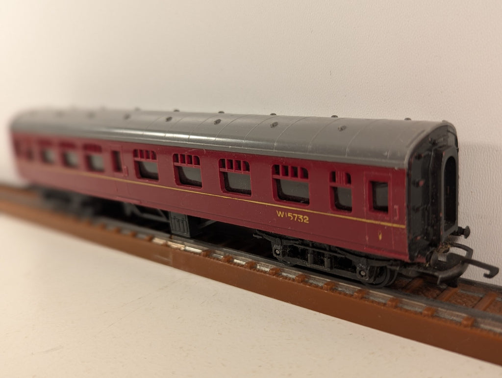 Tri-ang T82 TT Gauge BR Mk1 Composite Coach