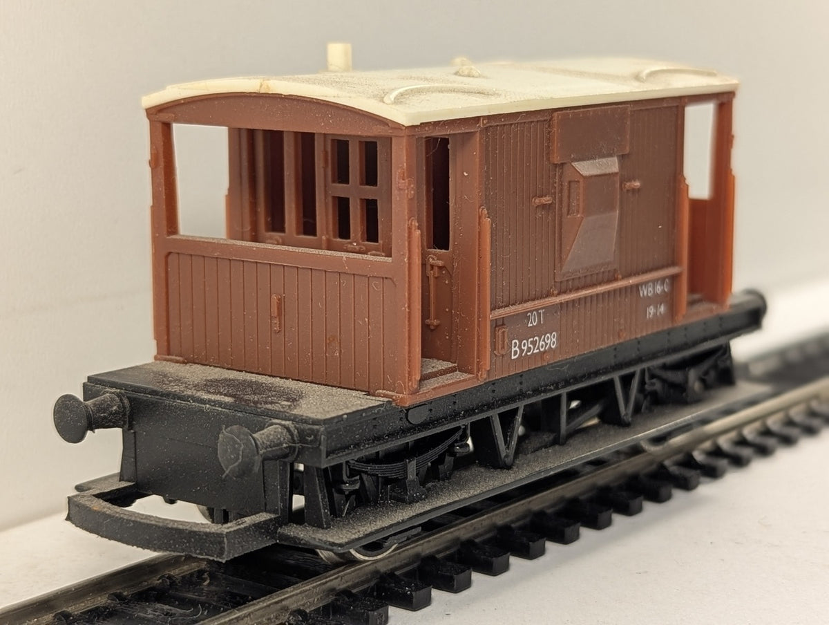 Hornby OO Gauge BR 20 Ton Brake Van B952698 BR Bauxite R16