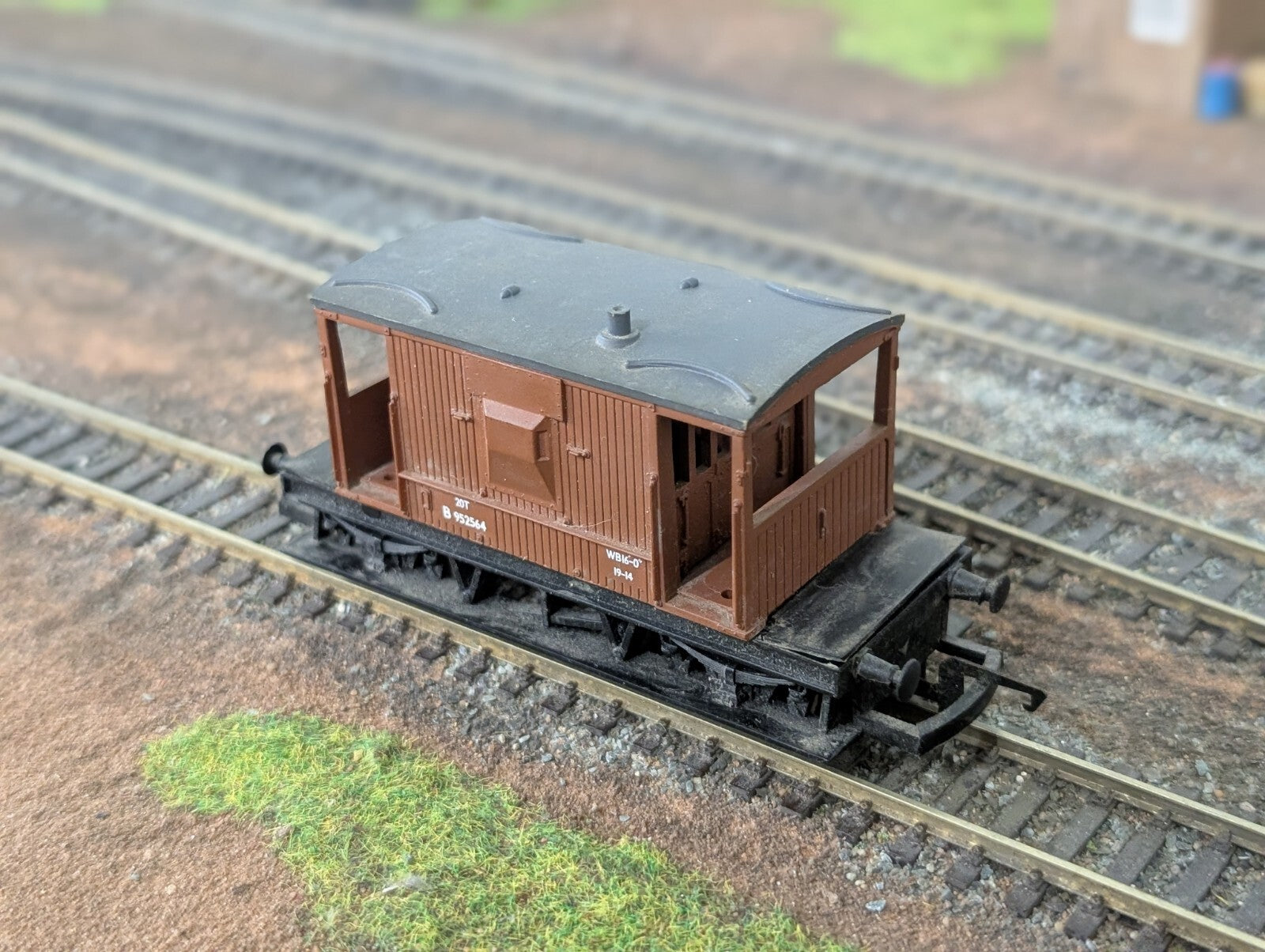 Hornby Railroad R6368 OO Gauge BR 20 Ton Brake Van Bauxite