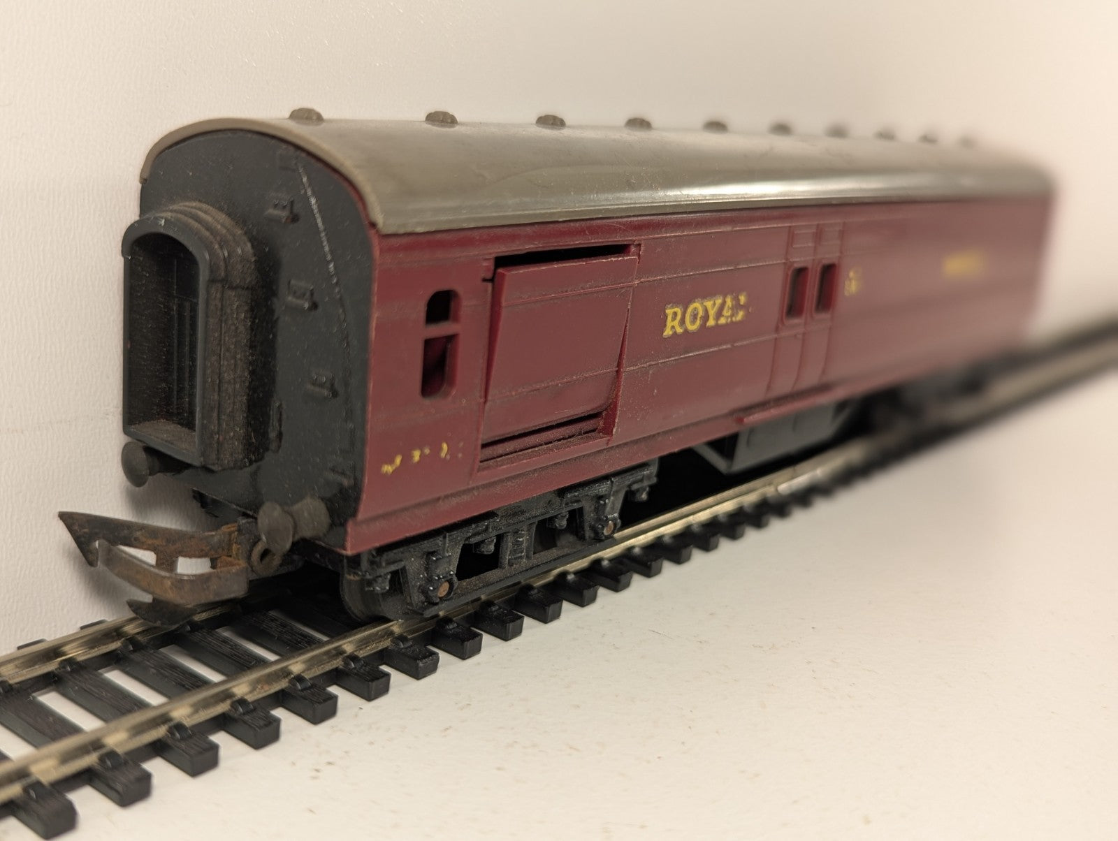 Tri-ang R23 OO Gauge Operating Royal Mail Coach