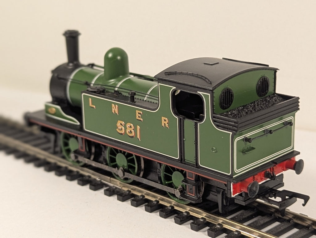 Bachmann Branchline 30-060b Class J72 0-6-0T 581 in LNER green - Limited Edition