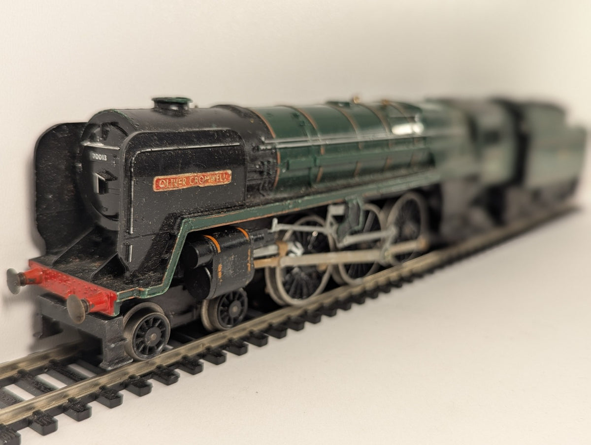 Tri-ang Hornby OO Gauge BR Class 7MT 4-6-2 'Oliver Cromwell' Steam Locomotive