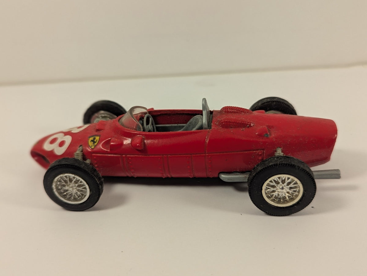 Ferrari 156 F1 #38 Friction Model – 1:35 Scale (1961)