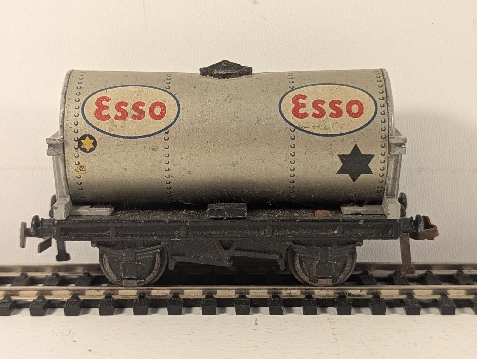 Hornby Dublo OO Gauge Esso Petrol Tank Wagon Goods Wagon Esso Silver