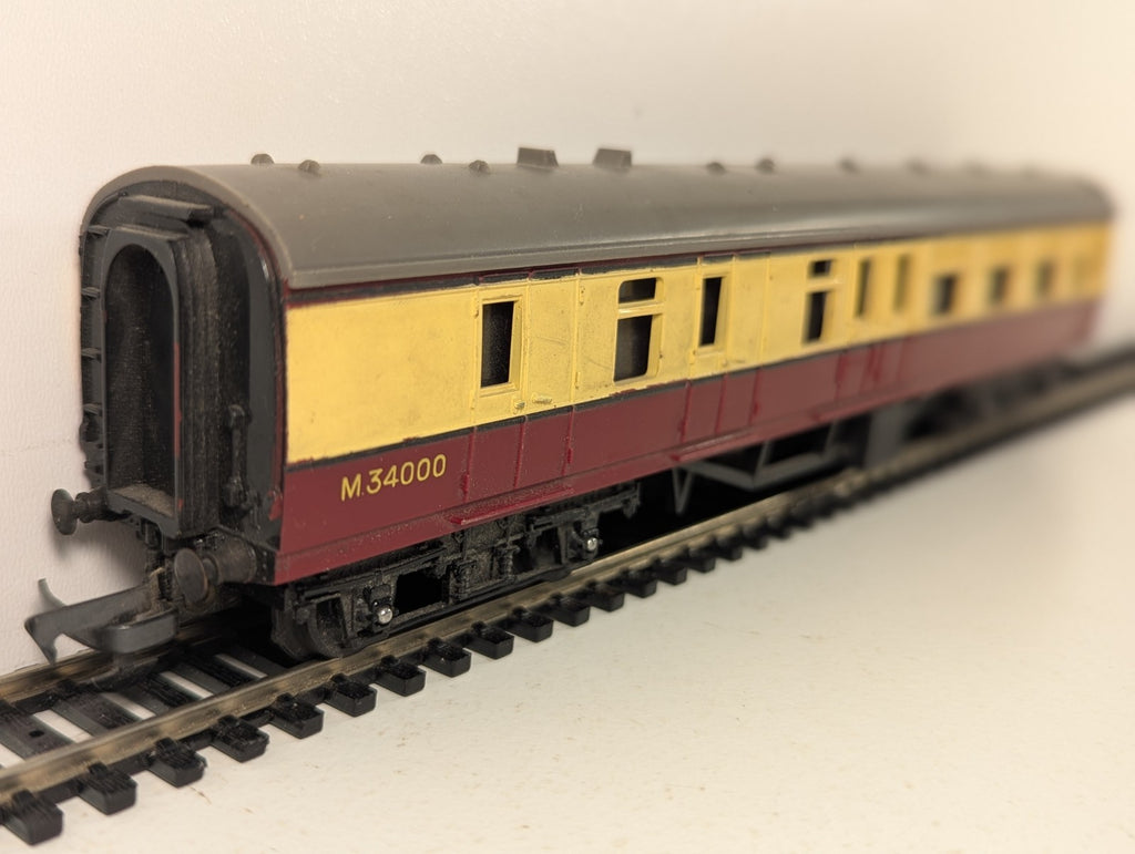 Tri-ang OO Gauge BR Mk1 Brake Third Coach Passenger Coach M34000
