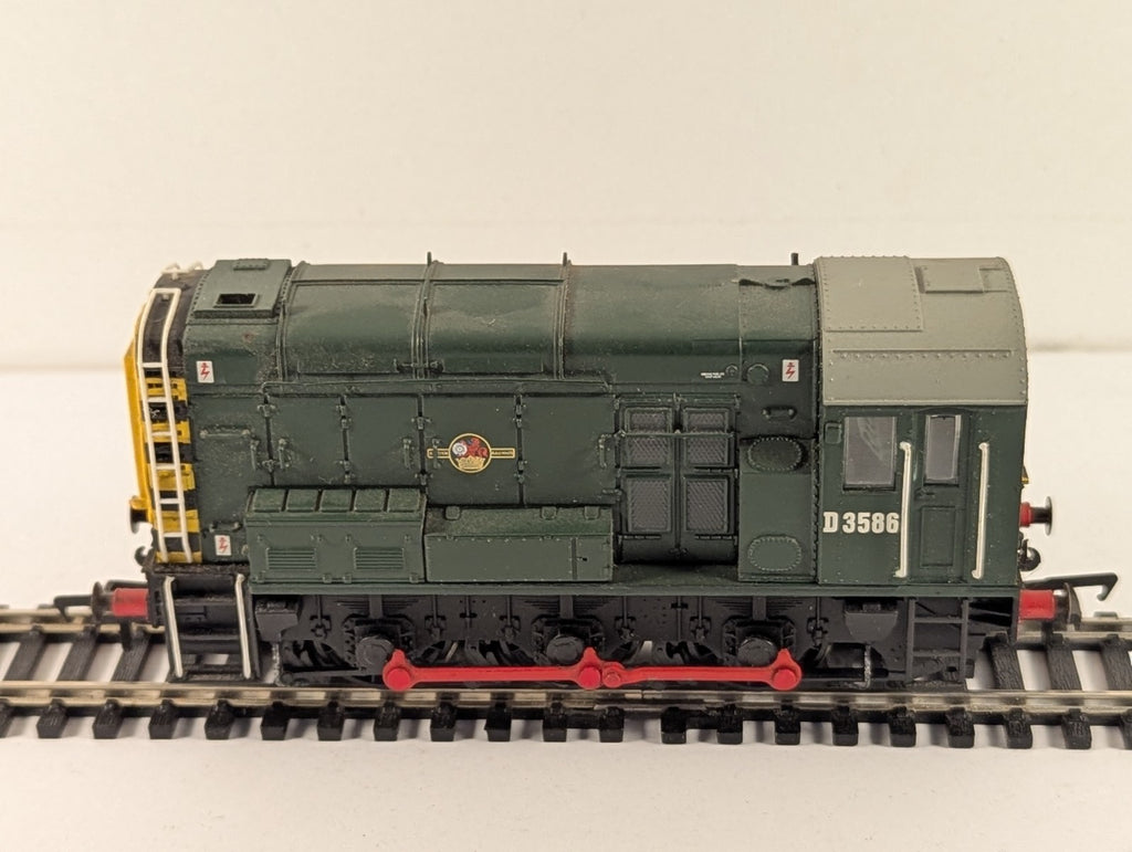Bachmann OO Gauge Class 08 Diesel Shunter Locomotive D3586