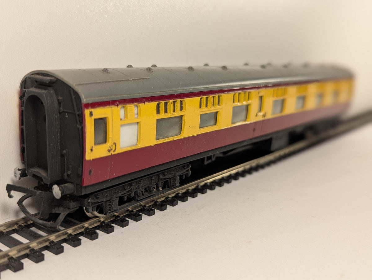 Tri-ang OO Gauge BR Composite Coach Passenger Coach BR Crimson and Cream R24