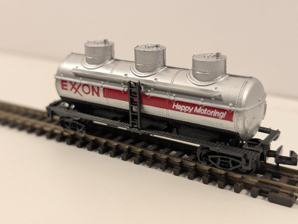 Model Power N Gauge No. 3411 Exxon Triple Dome Tank Car (Missing Wheel Set)