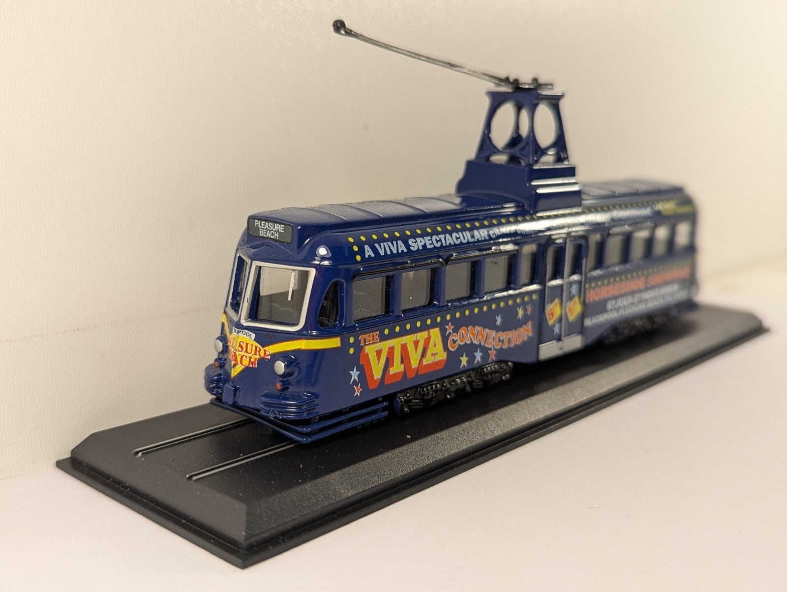 Corgi 1:76 / OO Scale Blackpool Brush Railcoach Diecast Model 621