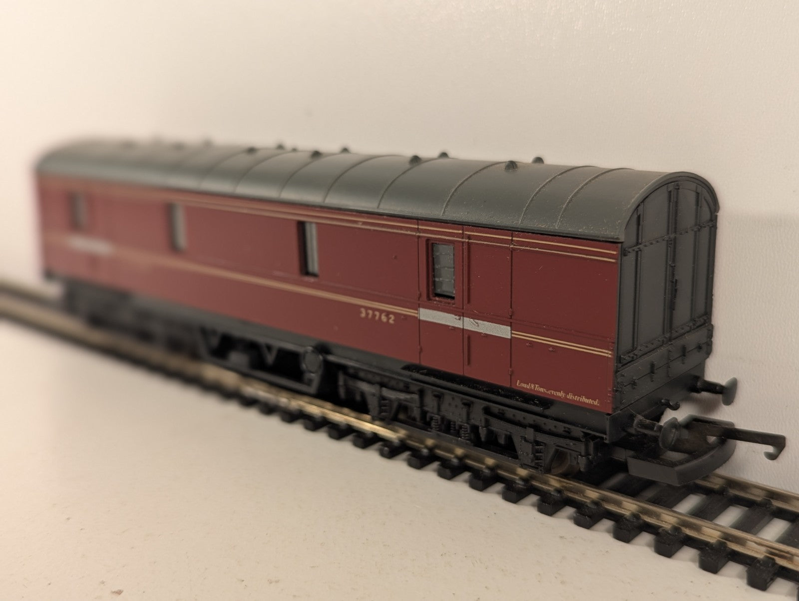 Lima OO Gauge LMS Passenger Brake Van Passenger Coach 37762 LMS Maroon