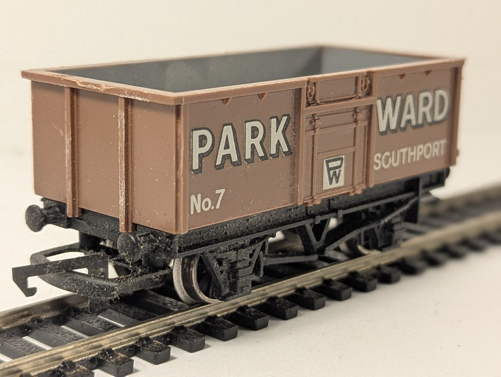 Wrenn OO Gauge Mineral Wagon 'Park Ward' Goods Wagon 7 W5026