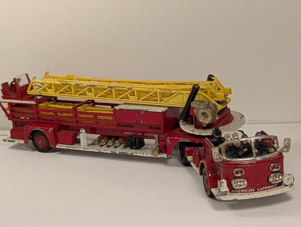 Corgi Major Toys 1143 American LaFrance Aerial Rescue Truck 1:43 Scale