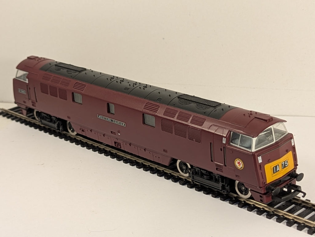 Hornby R352 OO Gauge Class 52 D1062 Western Courier BR Maroon