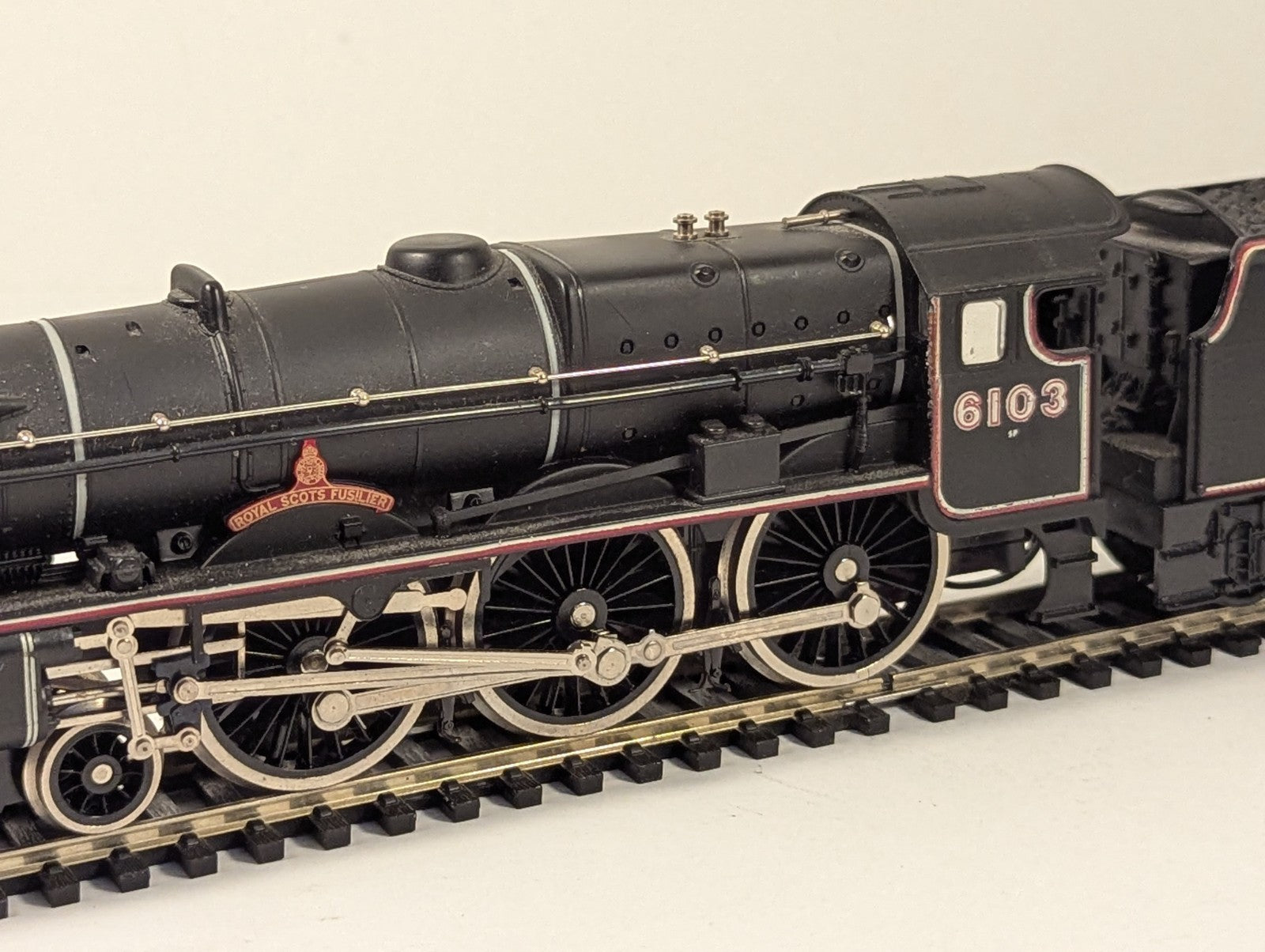 Arirfix OO Gauge Royal Scot Class 'Royal Scots Fusilier' Locomotive
