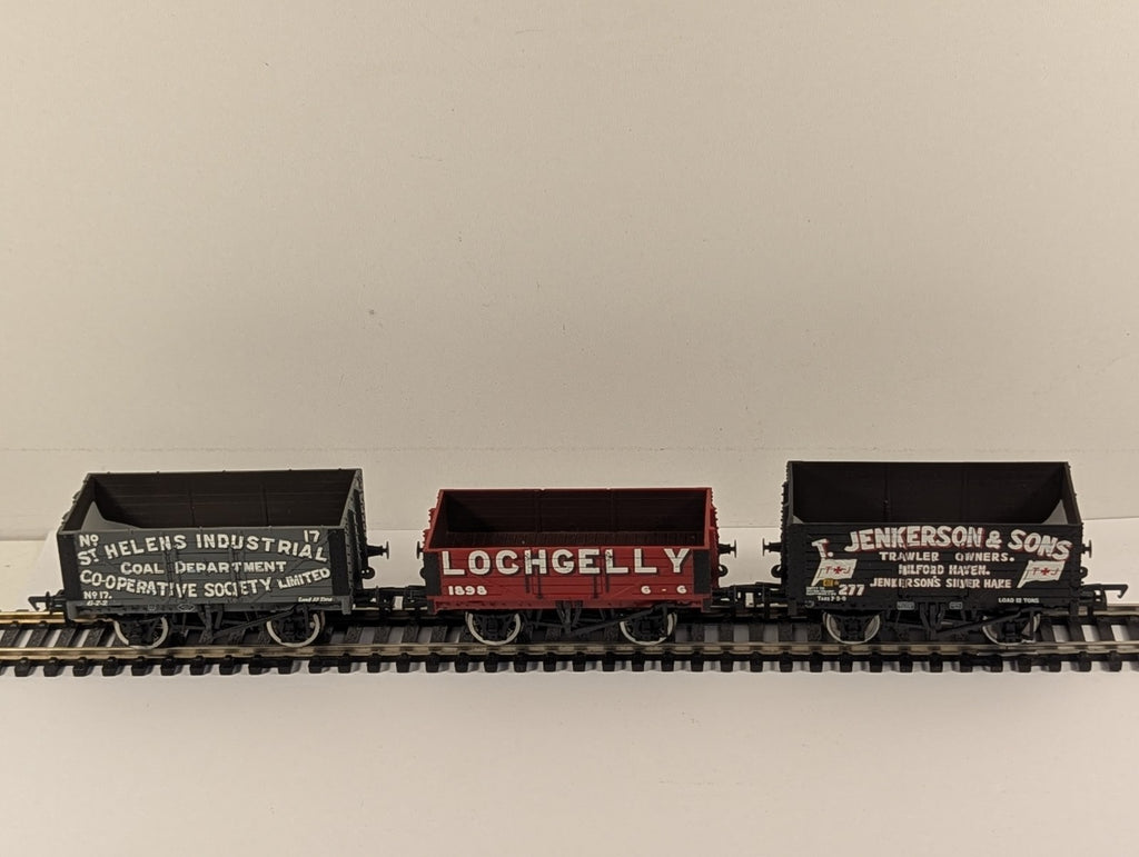 Bachmann 37-075K5 Set of Three Private Owner Wagons 2008/2009