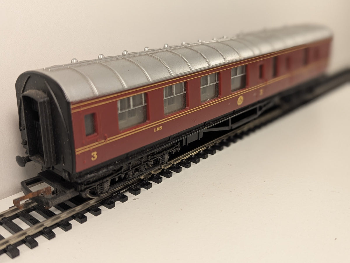 Hornby R.475 OO Gauge LMS Brake 3rd No. 5644 – Damaged