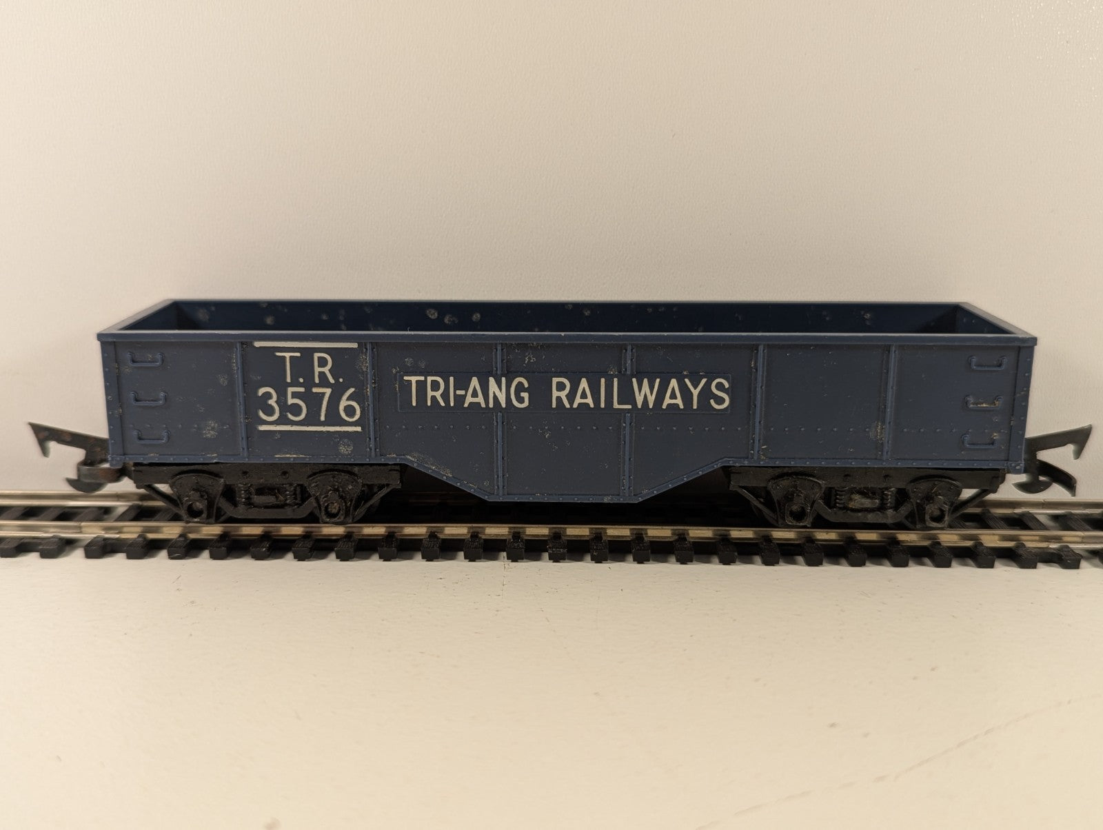 Tri-ang R116 OO Gauge Gondola Wagon TR3576