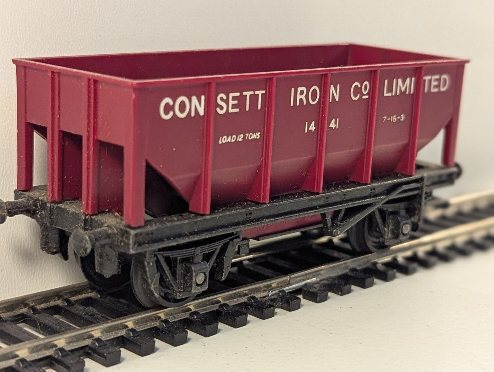 Tri-ang R214C OO Gauge Consett Iron Ore Wagon - missing coupling