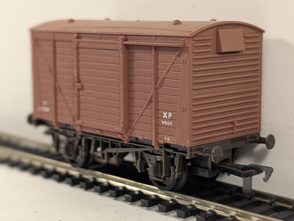 Airfix OO Gauge BR 12T Ventilated Van Goods Wagon B751707 BR Bauxite 54313