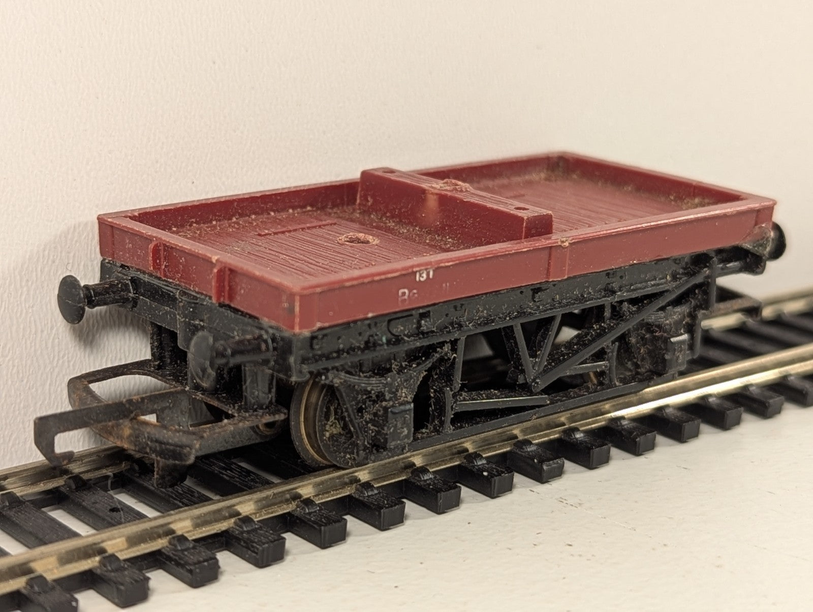 Tri-ang Railways R17 Bolster Wagon – OO Gauge