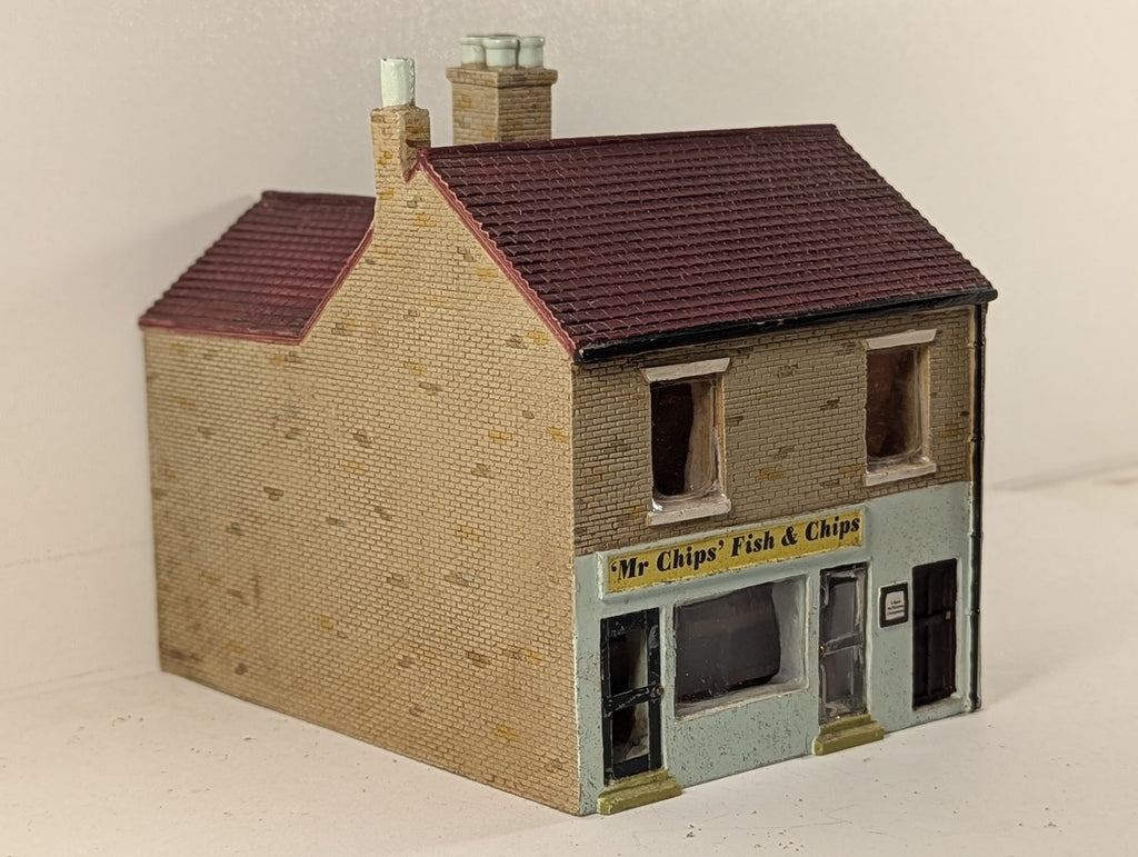 Hornby OO Gauge Mr Chips' Fish & Chip Shop Model Building R8616