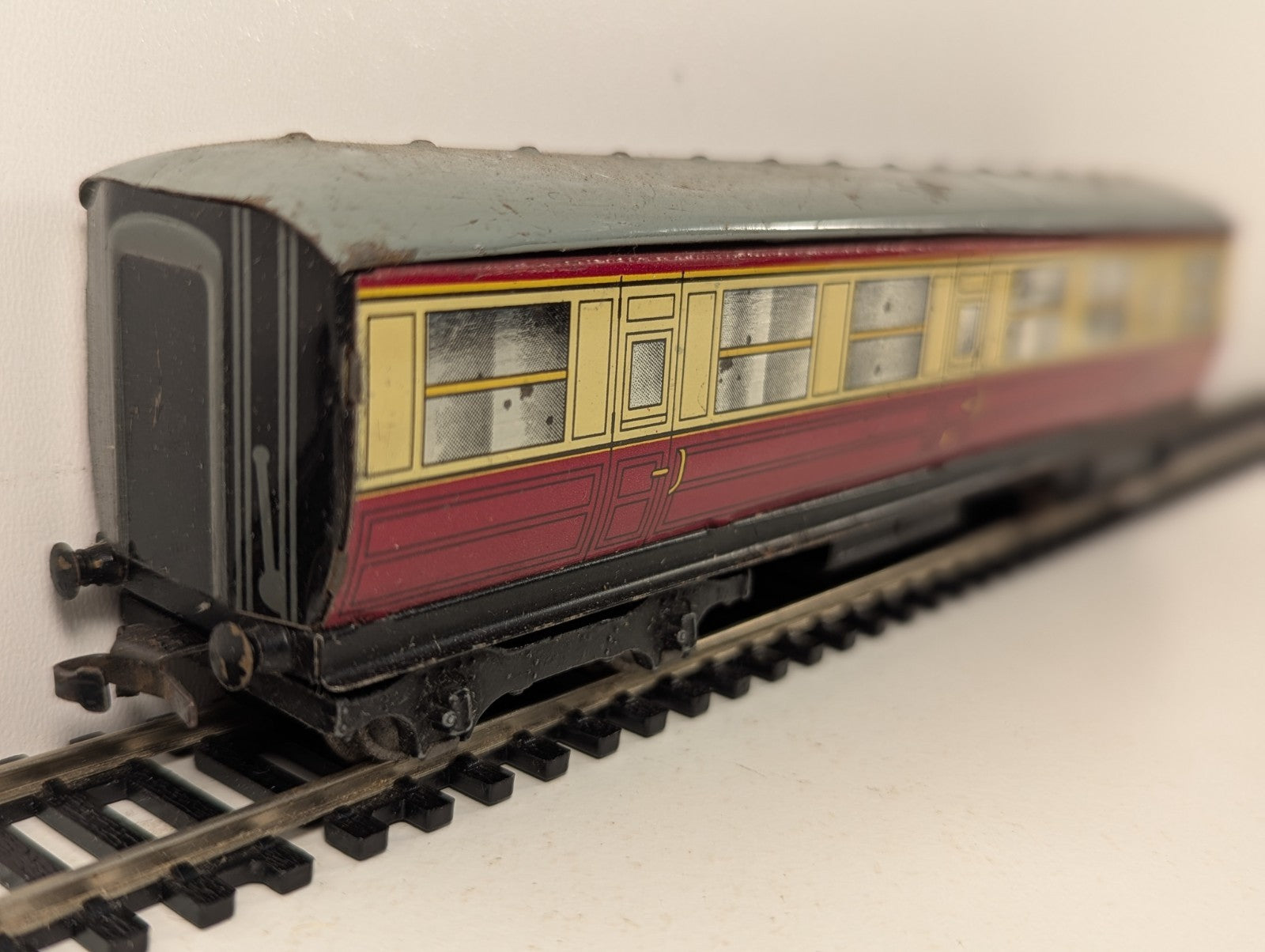 Hornby Dublo Gresley Corridor Third Coach Tinplate OO Gauge