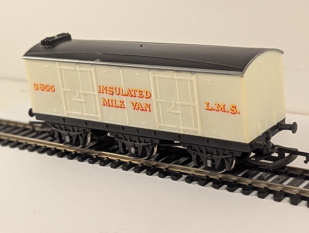 Hornby R670 OO Gauge LMS Insulated Milk Van 3855
