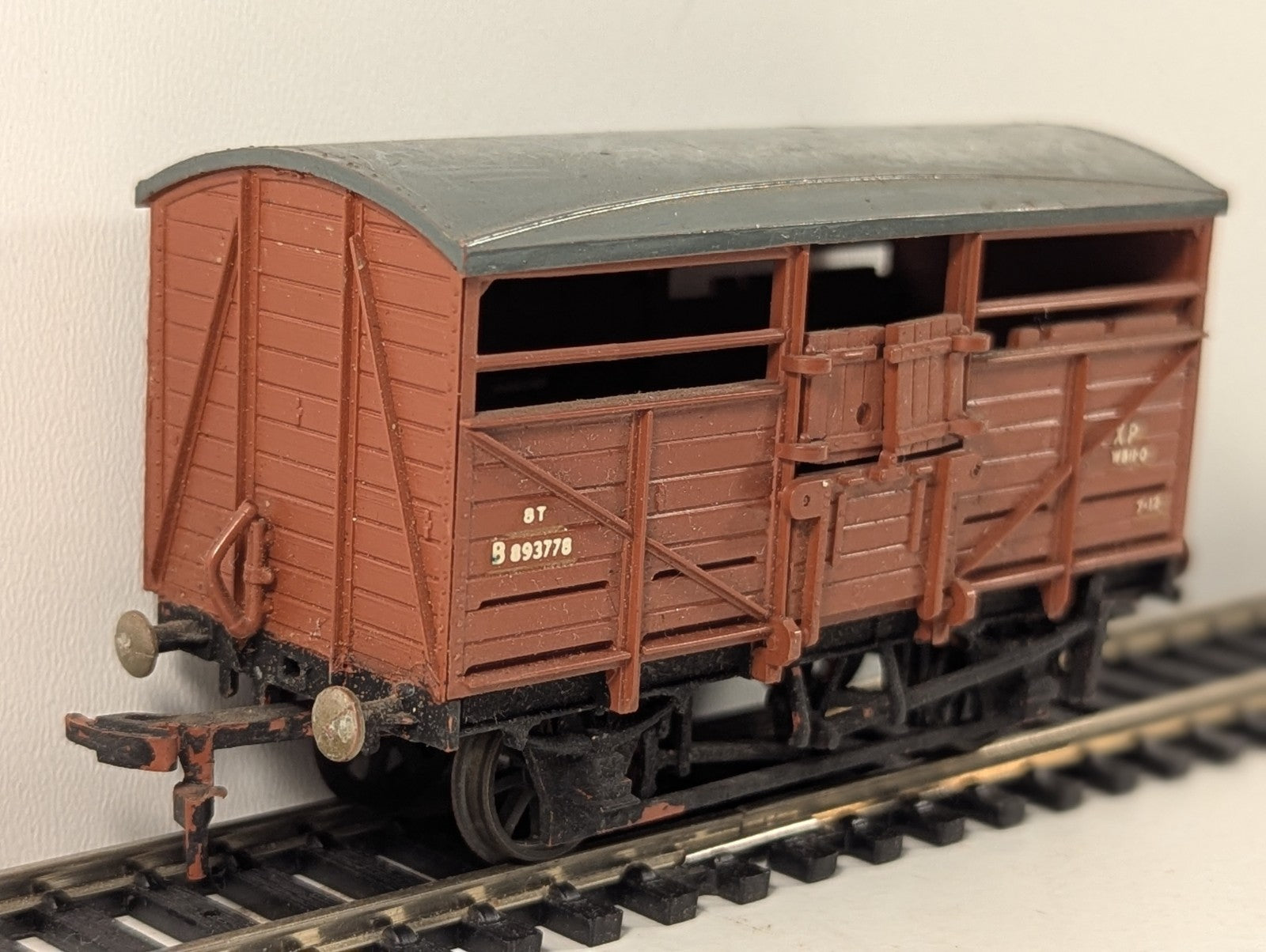 Airfix BR 8-Ton Cattle Wagon Brown