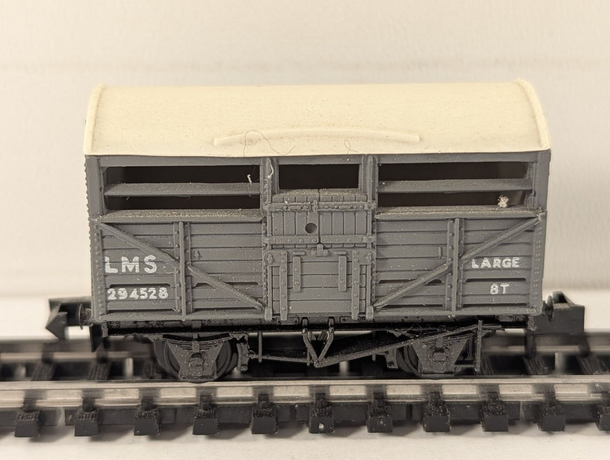 Peco N Gauge LMS Cattle Wagon Goods Wagon 294528 LMS Grey