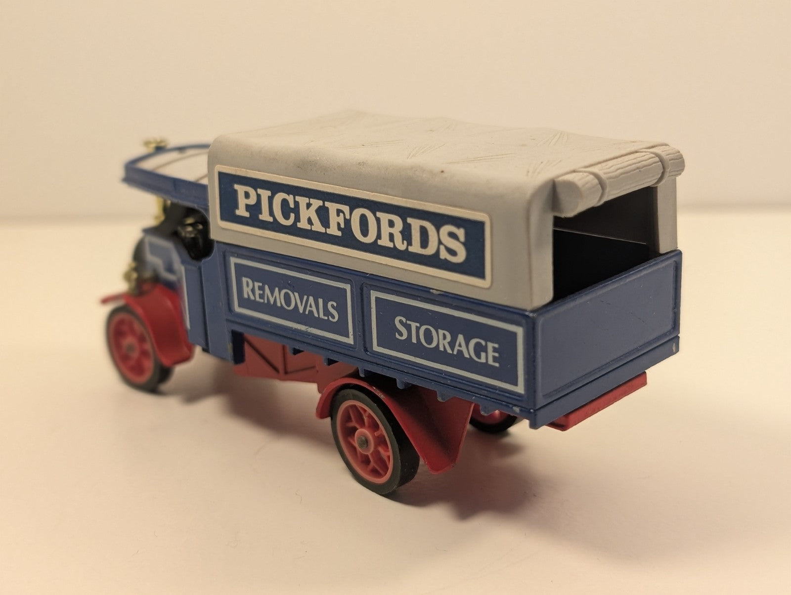Matchbox Models of Yesteryear Y-27 – 1922 Foden Steam Lorry “Pickfords” Livery