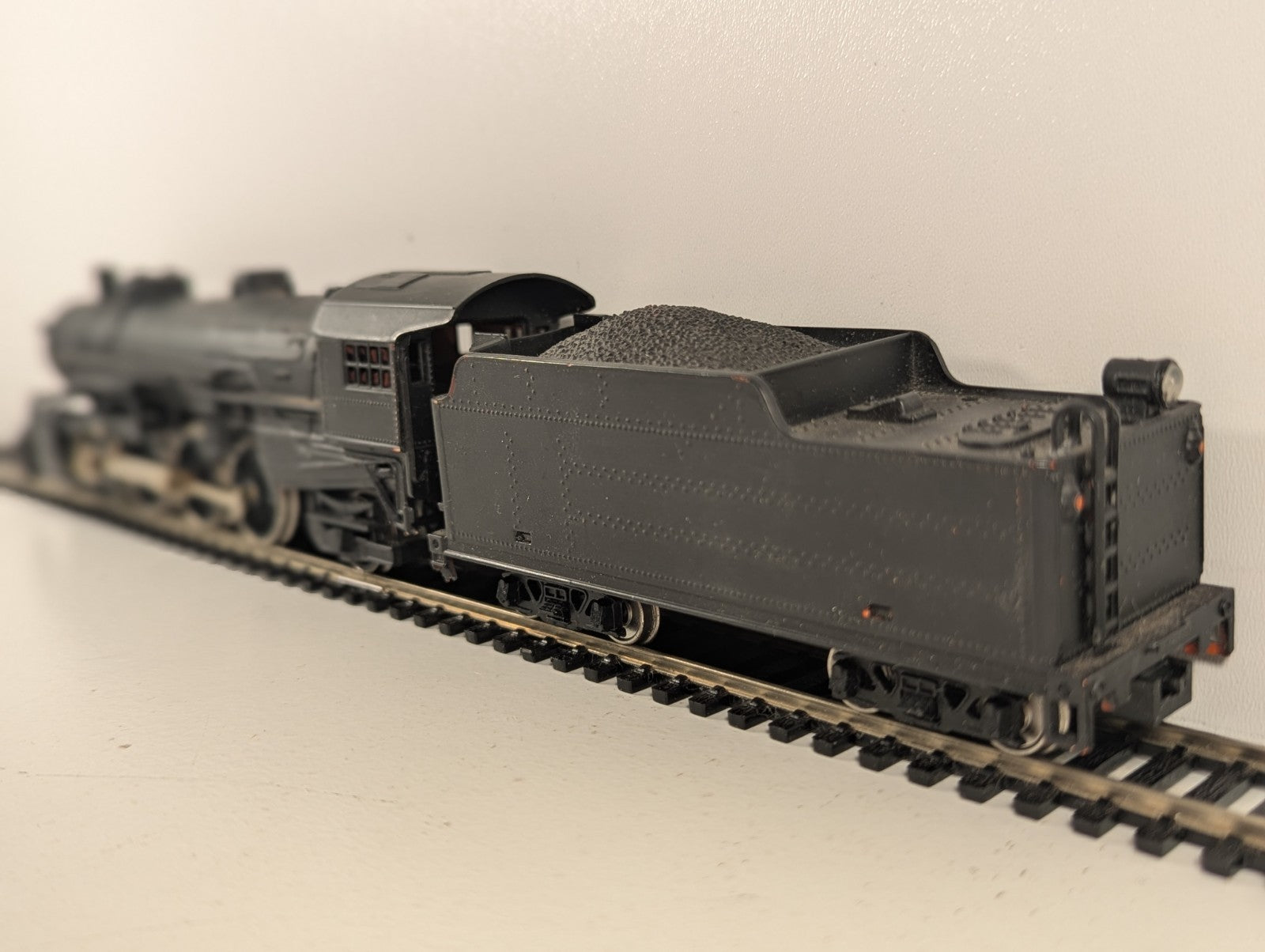 Mehano HO Gauge 4-6-2 Pacific Steam Locomotive & Tender Black Repainted